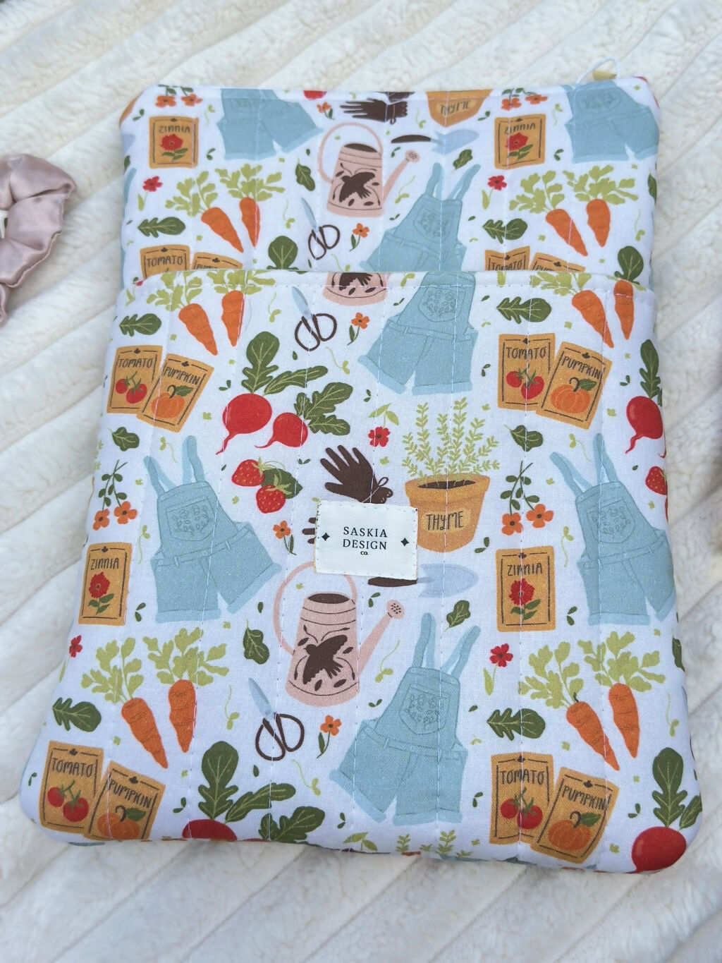 Large Quilted Book Sleeve - Gardening
