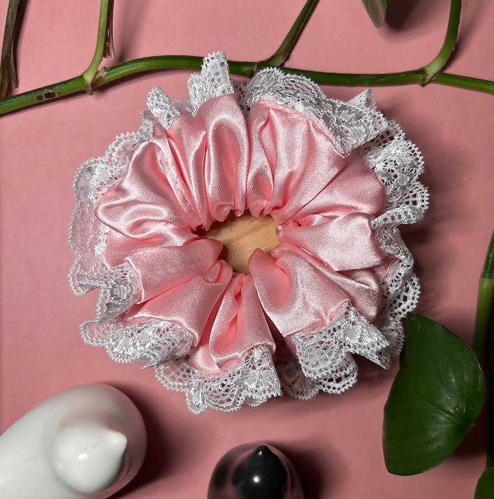 🤍 Pink With Lace Romantic Scrunchie🤍