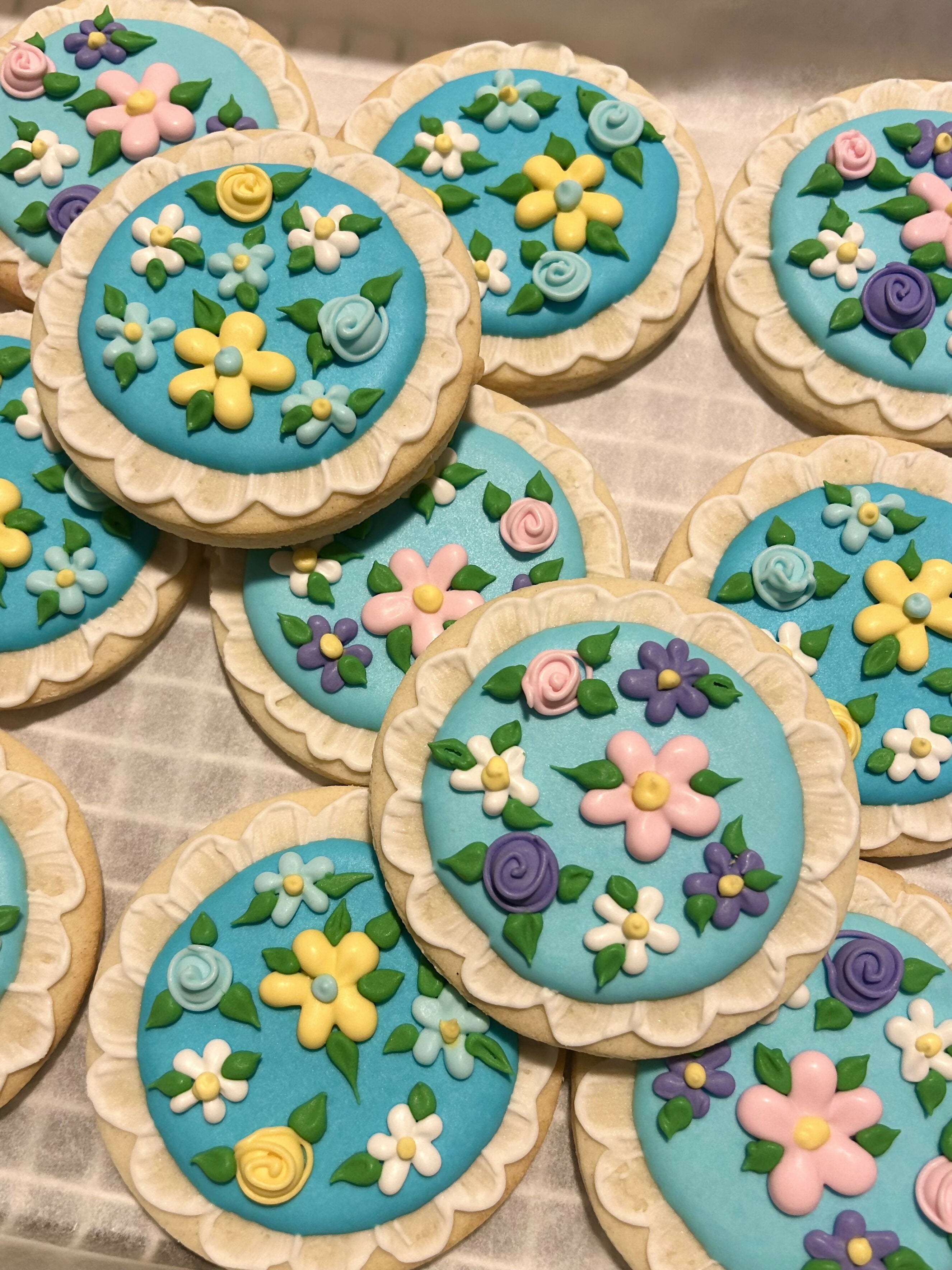 Floral Lace Circle Cookie