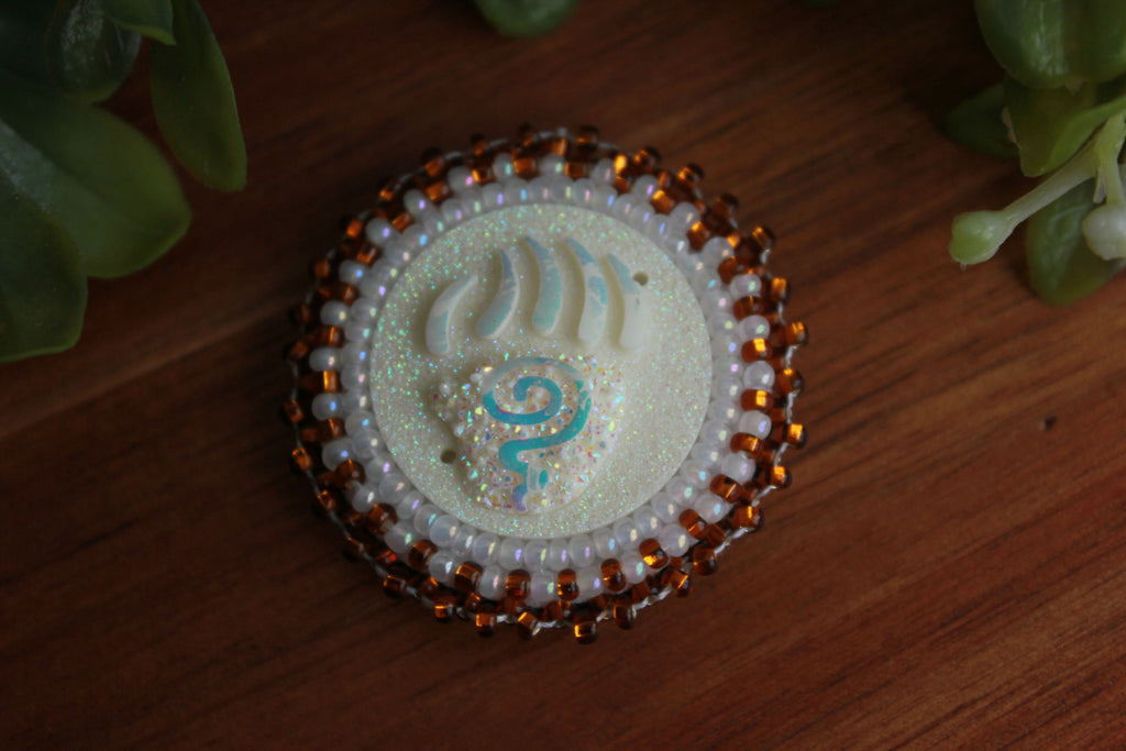 Brown and white Bear Claw fridge magnet
