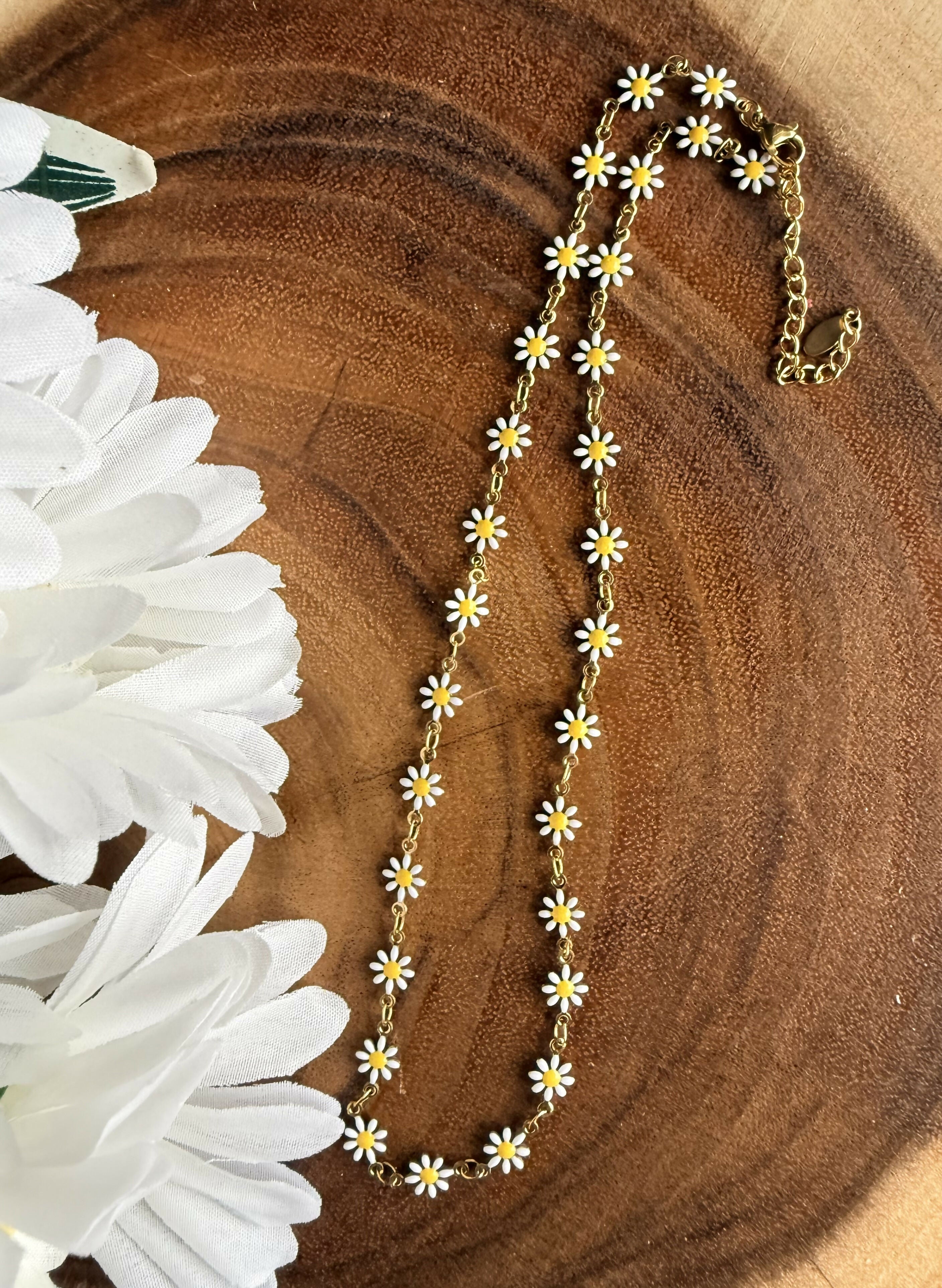 Daisy Necklace (White)
