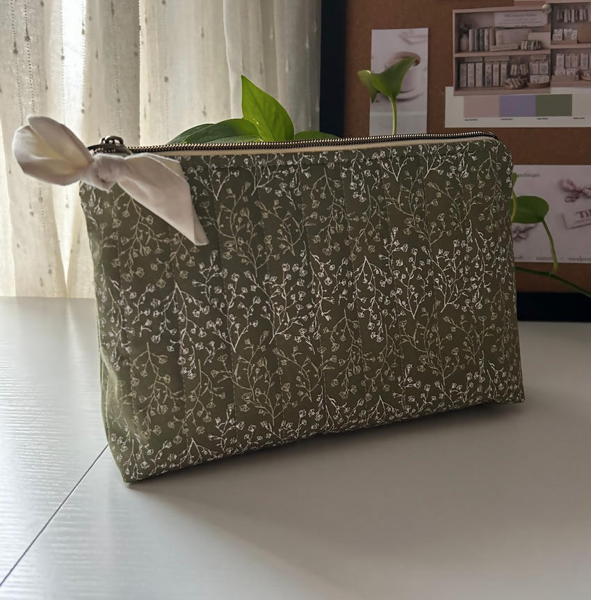 Botanical Everyday Essential Pouch